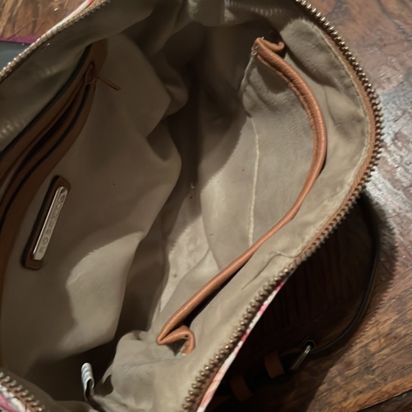 pretty flower purse big enough for almost anything - Picture 3 of 3